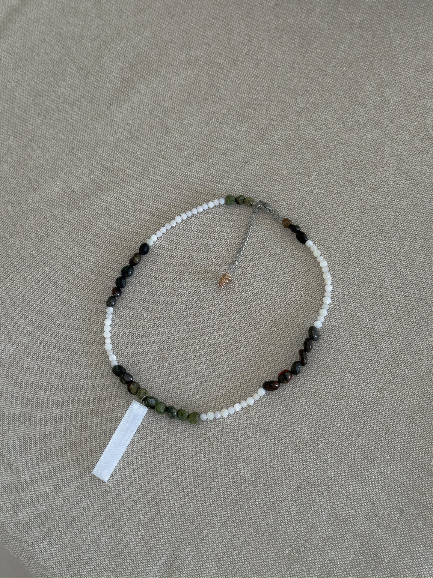 Collar Cuentas Piedra Selenita